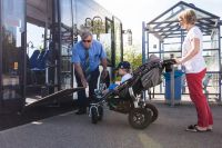 Rampe für Rollstuhlfahrer, Kinderwägen und Rollatoren